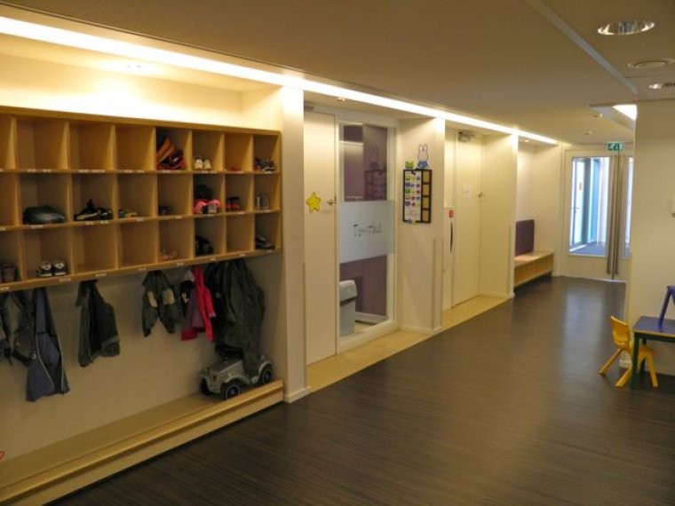 Garderobe en maatwerk kasten in Kindcluster 2 Nesselande